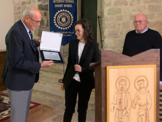 A plaque of honor for Valter Baldaccini, a man of peace